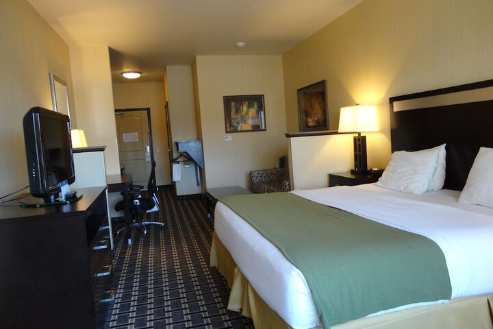 1 King Bed (8 of 15)
