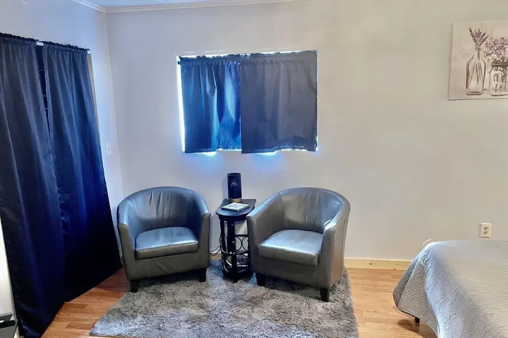 Room 2 of 10