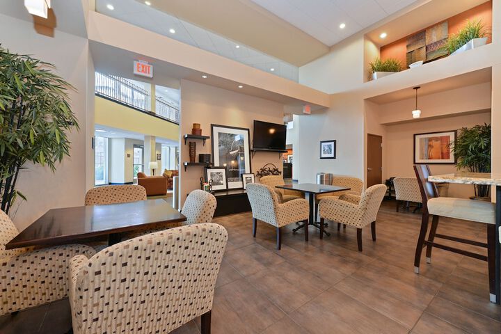 Lobby lounge