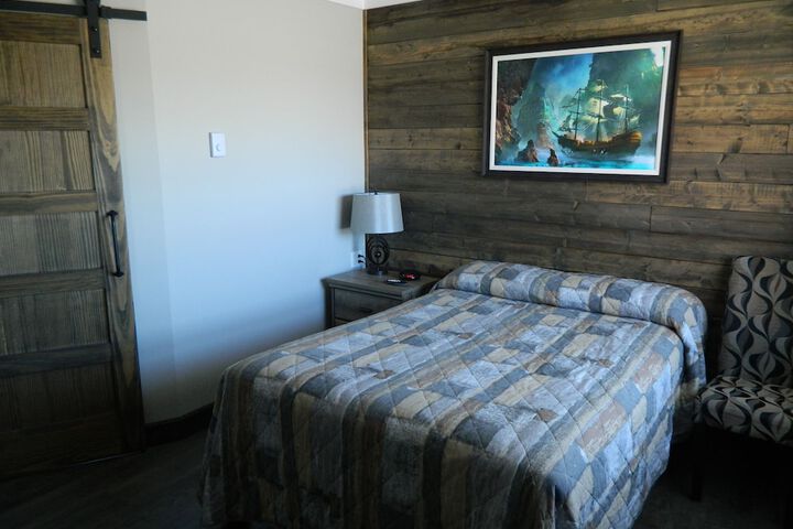 Room 9 of 34