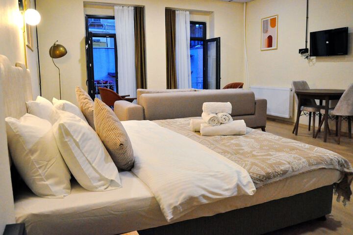 Room 14 of 28
