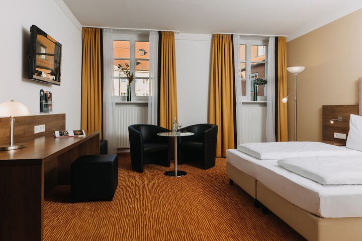 Room 5 of 37