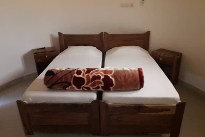 Room 6 of 90