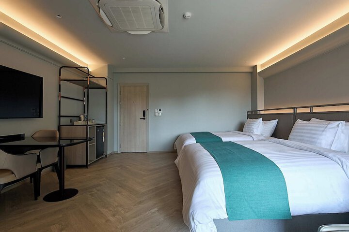 Room 161 of 212