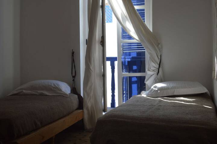 Room 11 of 37