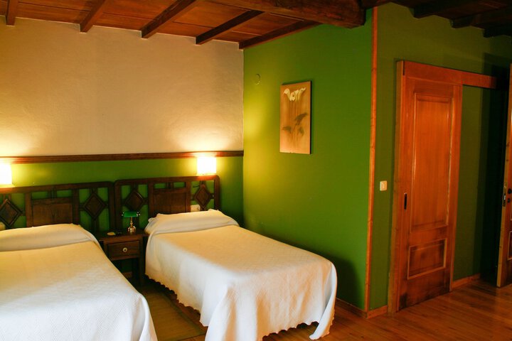 Room 5 of 16