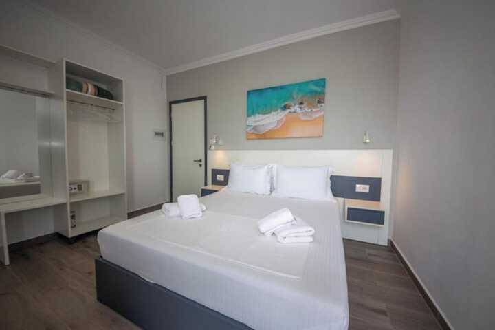 Room 19 of 165
