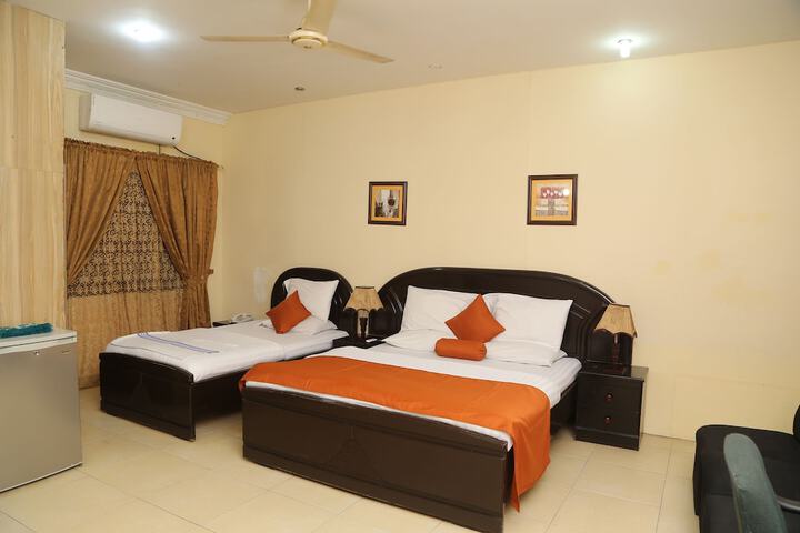 Room 9 of 37