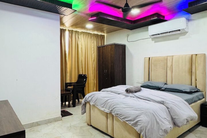 Room 6 of 35