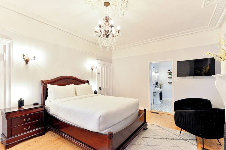 Double Deluxe Queen Bed (13 of 35)
