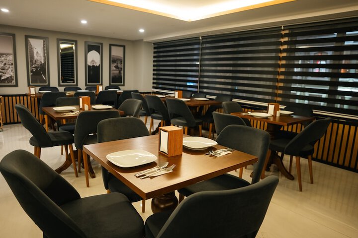 Dining 75 of 86