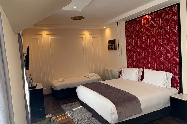 Room 32 of 87