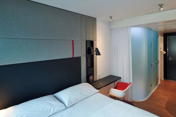 Room 6 of 26