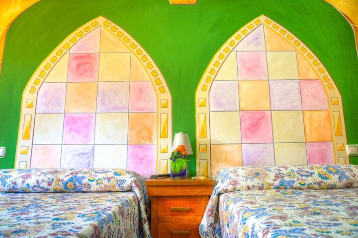 Room 13 of 21