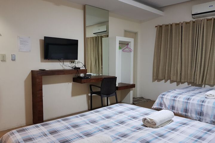 Room 9 of 33