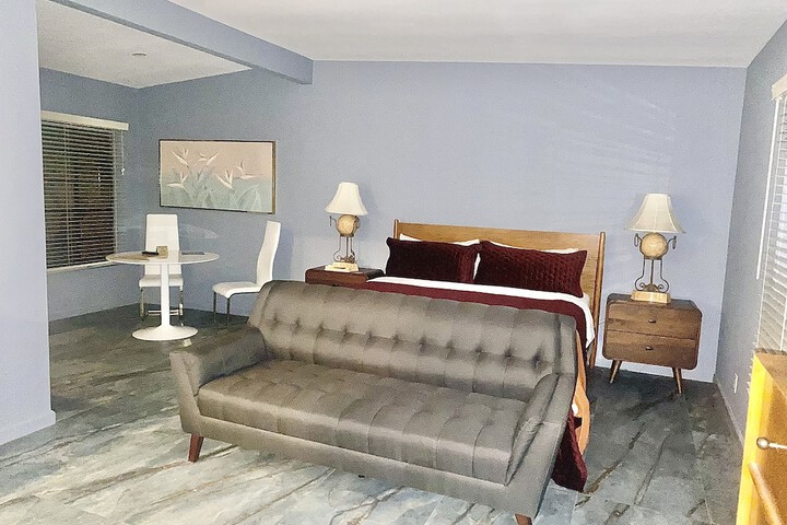 Room 11 of 85