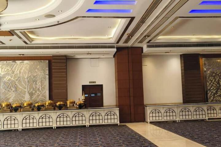 Ballroom/Hall 43 of 54