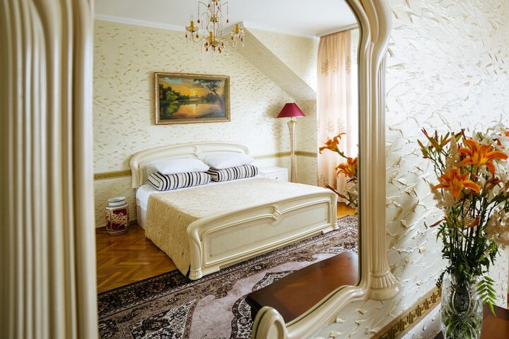 Room 17 of 34