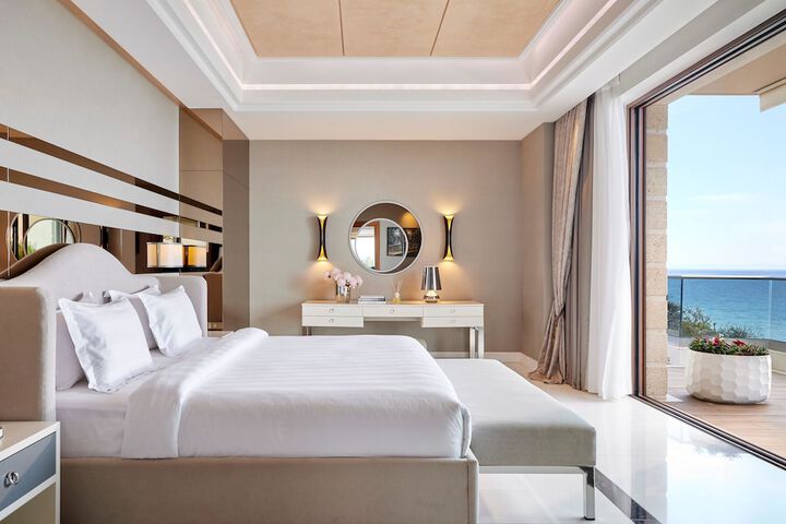 Room 63 of 400