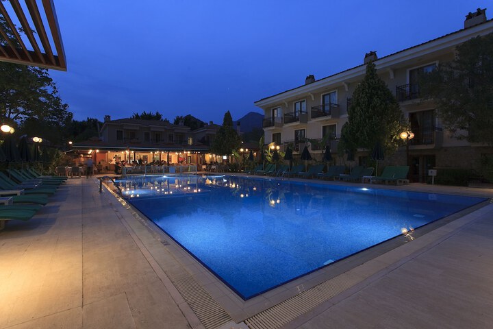 Hotel with Pool