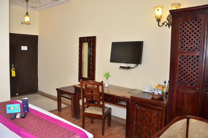Room 11 of 29