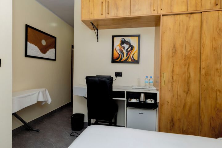 Room 27 of 94