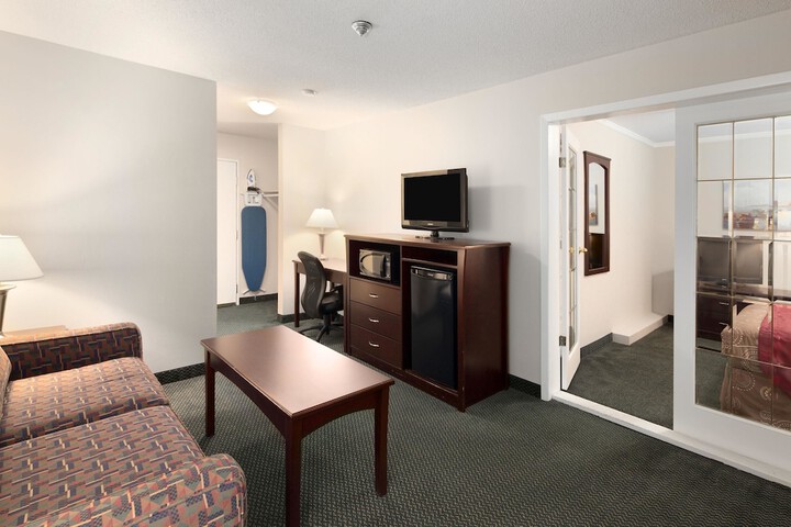 Room 8 of 17