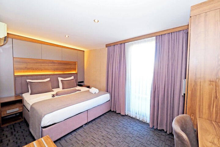 Room 12 of 38