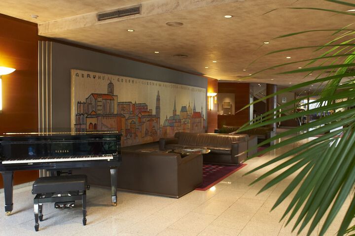Hotel 2 of 101