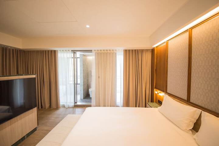 Room 111 of 243