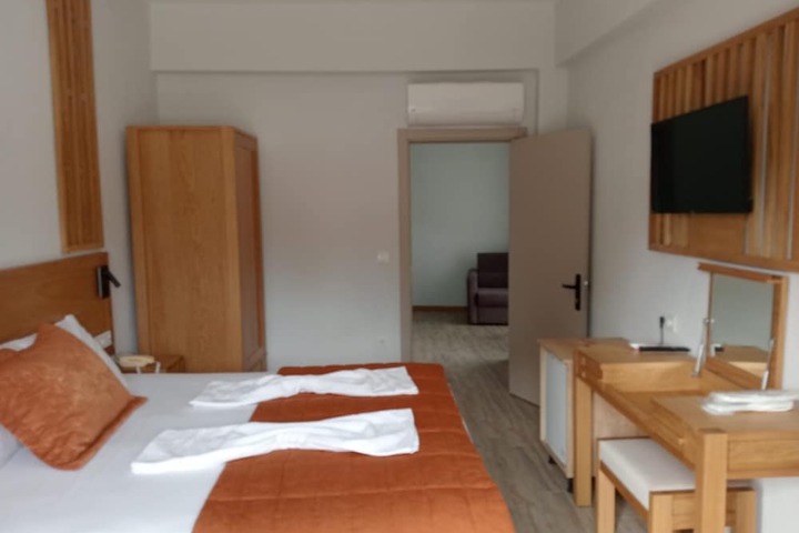 Room 8 of 40