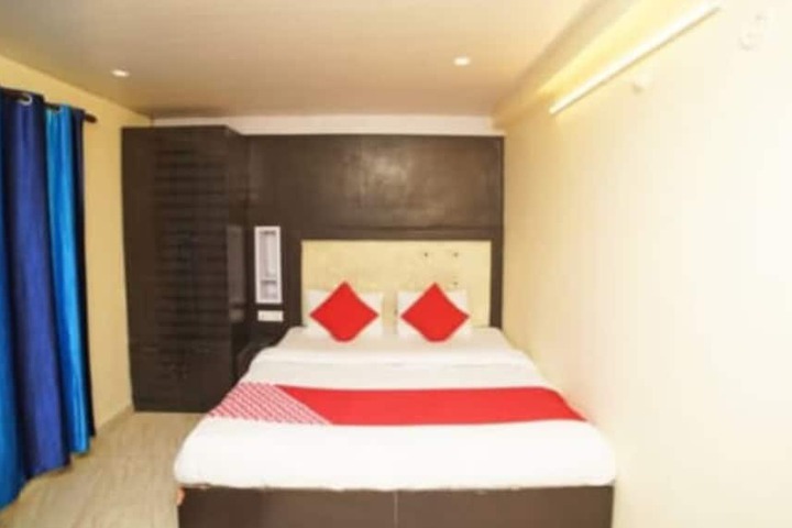 Room 8 of 11