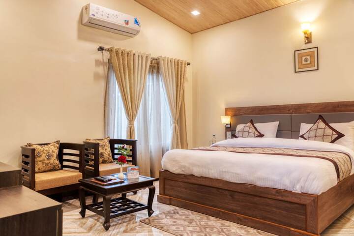 Room 6 of 32