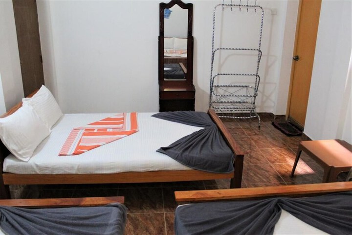 Room 6 of 32