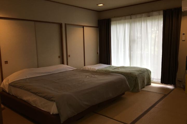 Room 27 of 69