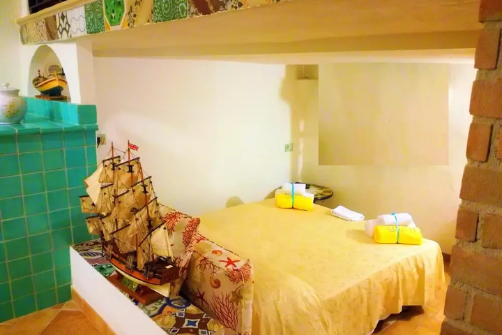 Room 6 of 19