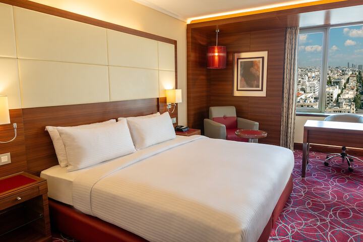 Room 28 of 151