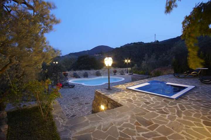 Pool 33 of 44