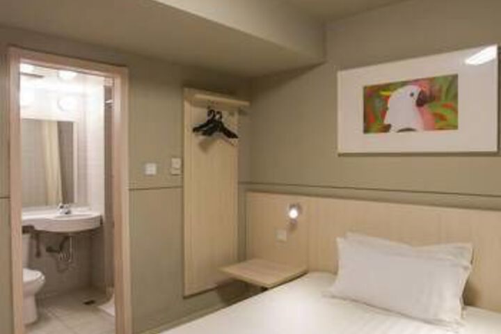 Room 5 of 12