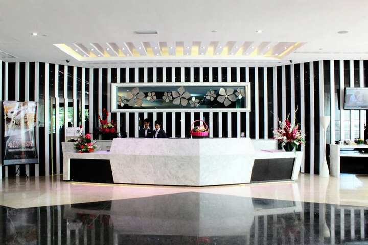 Check-in/check-out kiosk