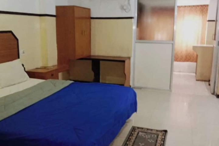 Room 7 of 14