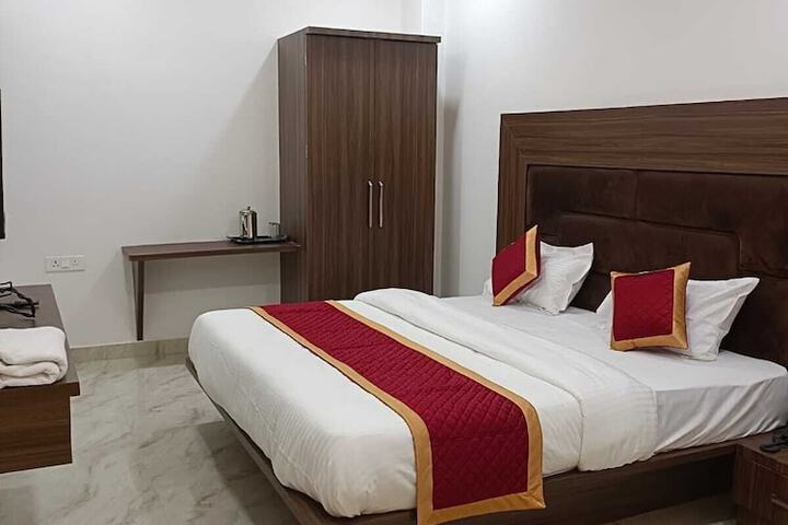 Room 6 of 20