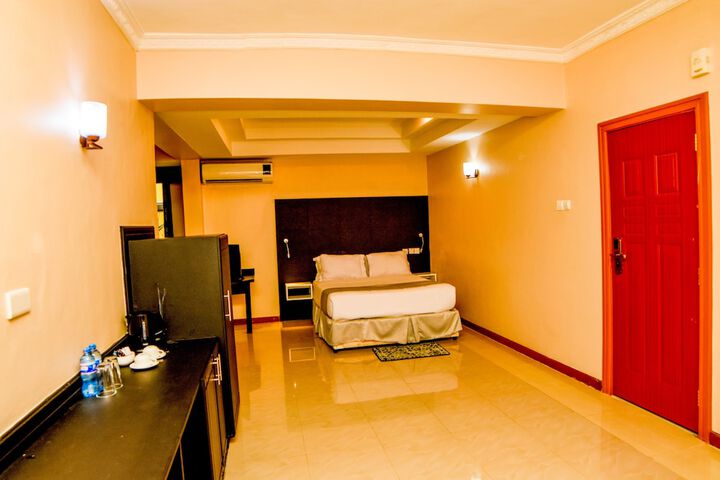 Room 34 of 62