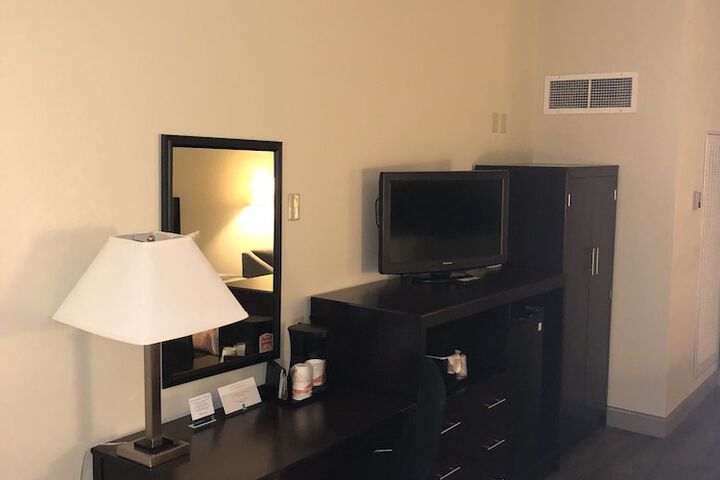 2 Double Beds Hearing Accessible Room (3 of 12)