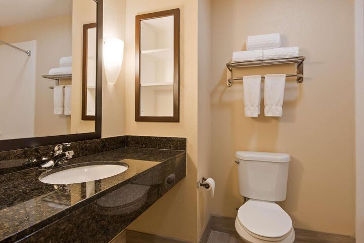 1 King Bed Refrigerator, Microwave Full Breakfast (8 of 18)
