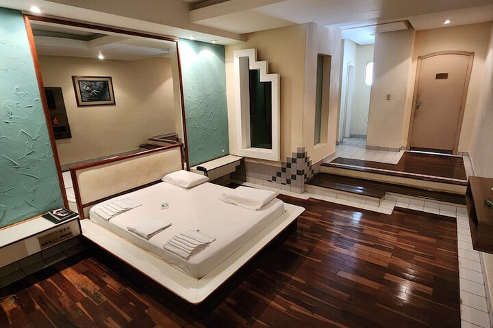 Room 25 of 63