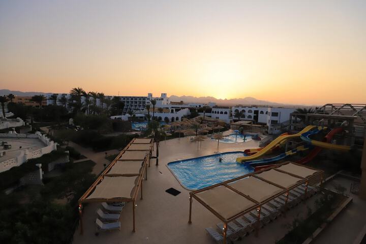 Hotel Pool
