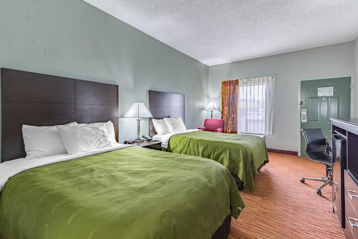 2 Double Beds (3 of 6)