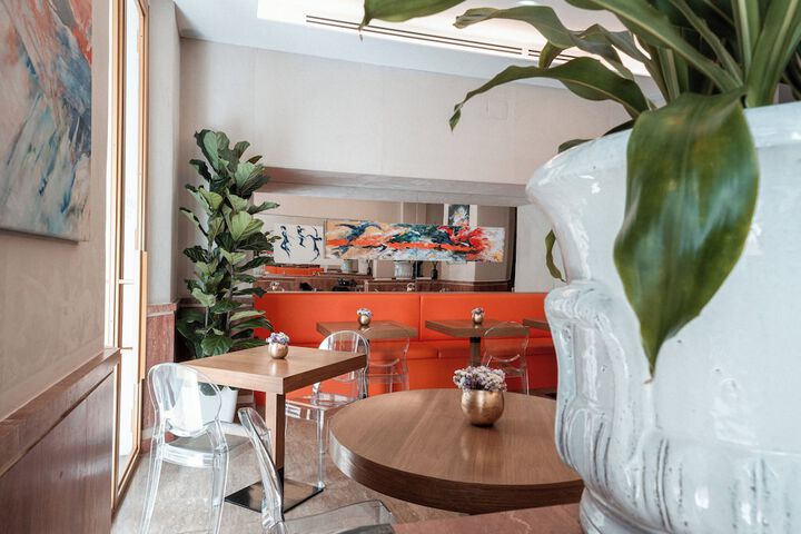 Lounge 182 of 197