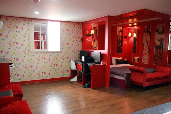 Room 49 of 84